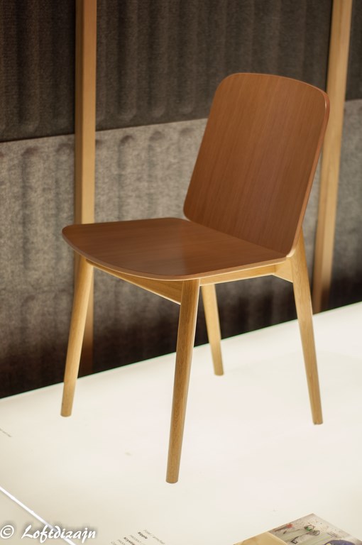 Krzesło z litego drewna polskiego projektu